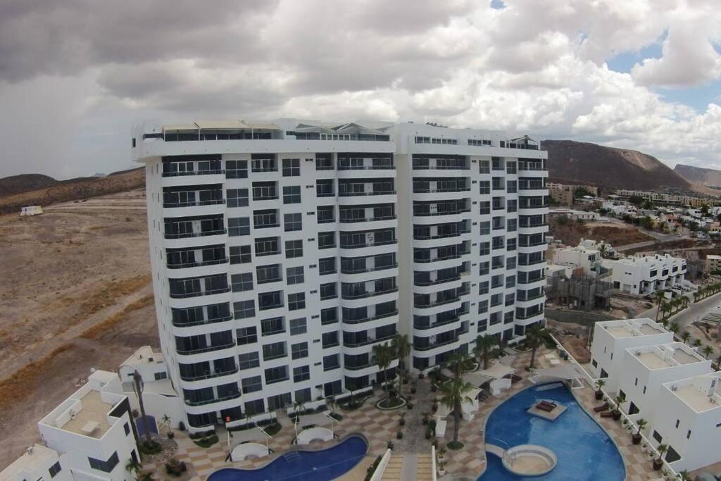 Condo En Torres Cantera De 2 Recamaras 2 1/2 Banos Ла Пас Екстериор снимка